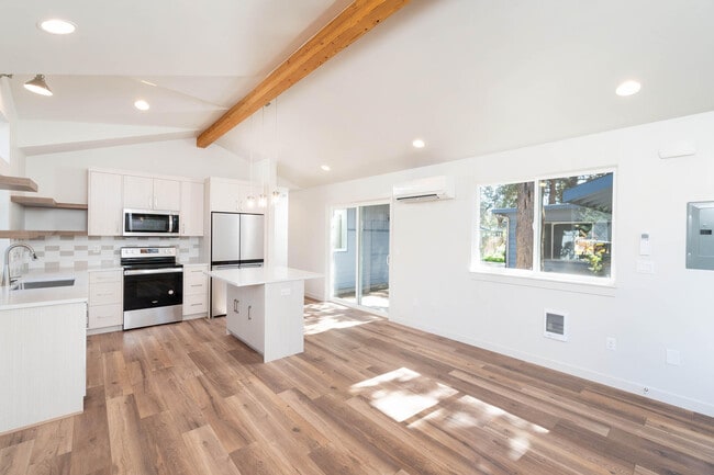 Photo - 1262 NE Burnside Ave Unit 2