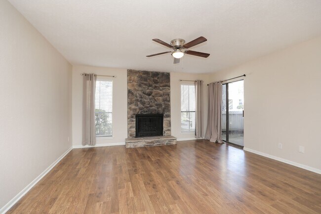 Photo - 17401 Red Oak Dr Unit 97