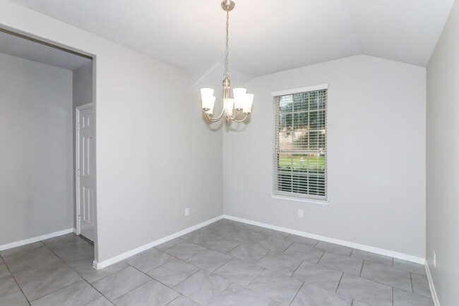 Photo - 407 Ashley Falls Ln