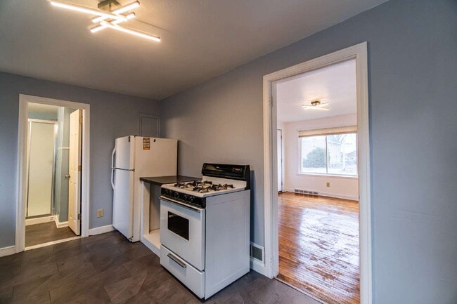 Updated Efficiency Apartment with Modern Kitchen & Bath – Pets Welcome!