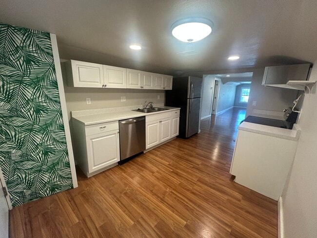 Building Photo - 5309 N Seminole Ave Unit B