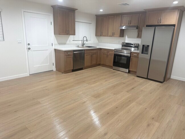 Photo - 1839 Lowe St Unit 1