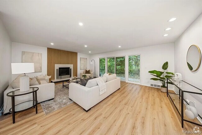 Building Photo - Remodeled, Open Concept House for Rent