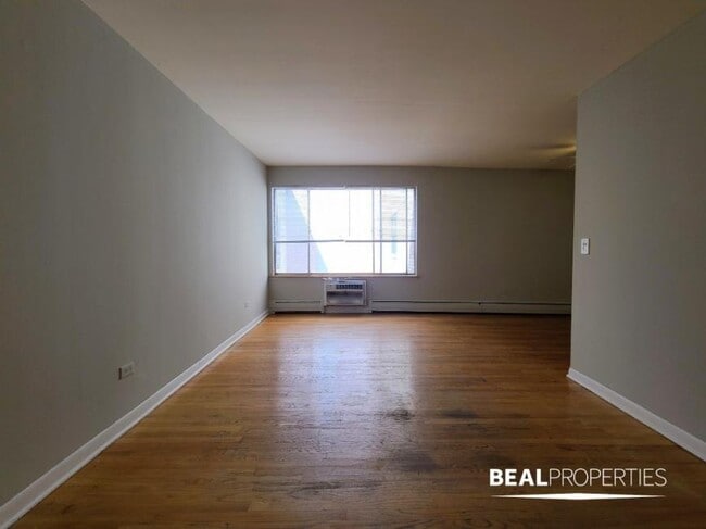 Building Photo - 1 bedroom in CHICAGO IL 60657 Unit 505 Rental