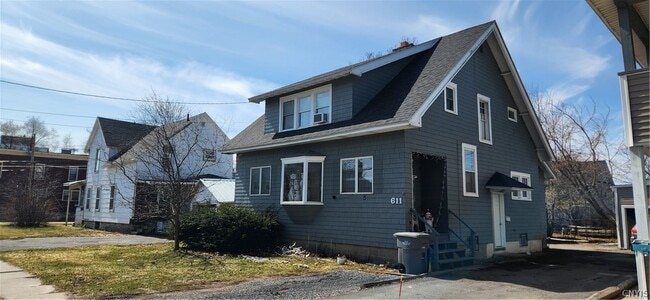 Building Photo - 611 Mill St