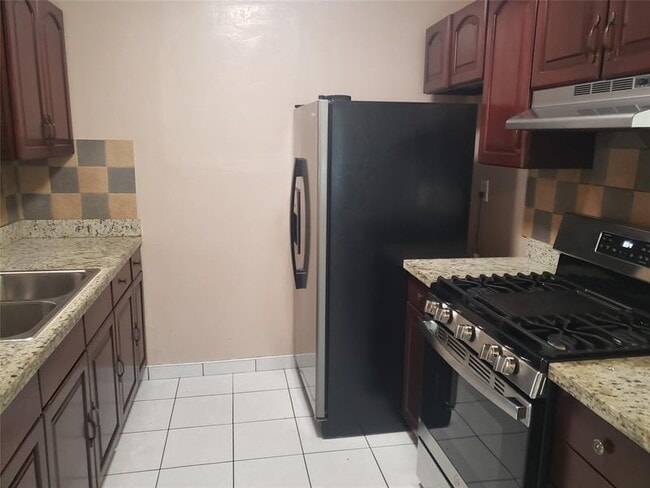 Photo - 961 NW 202nd St