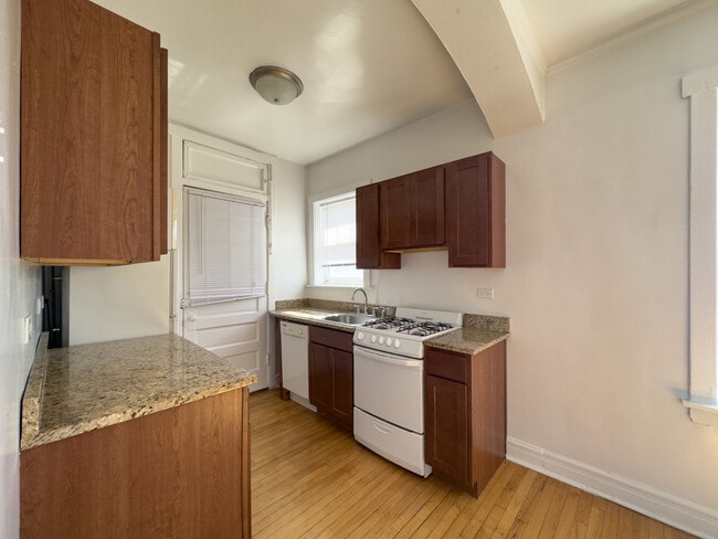 Photo - 4402 N Rockwell St Unit 4