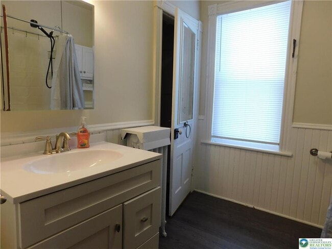 Photo - 300 S 9th St