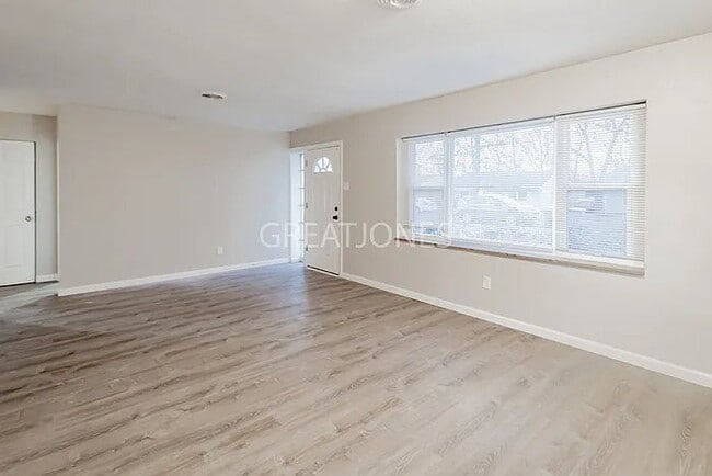 Photo - 4 St George Ct