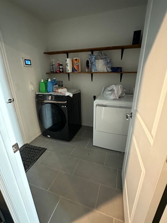 Photo - 4 Bedroom 2 bathroom in Haines City