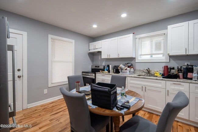 Photo - 138 Main St Unit 1