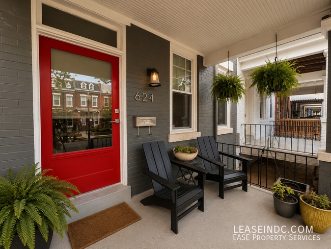 Photo - 624 Lamont St NW