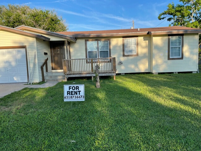 Building Photo - 1022 Shiels Dr