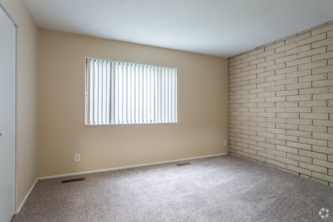 Townhouse 2BD 1.5BA 930 sq. ft.
