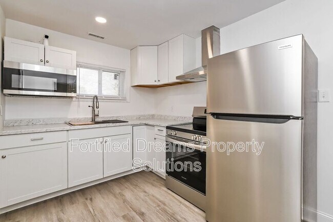 Photo - 235 S English St Casa