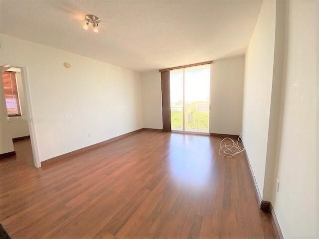 Photo - 2030 S Douglas Rd Unidad 724