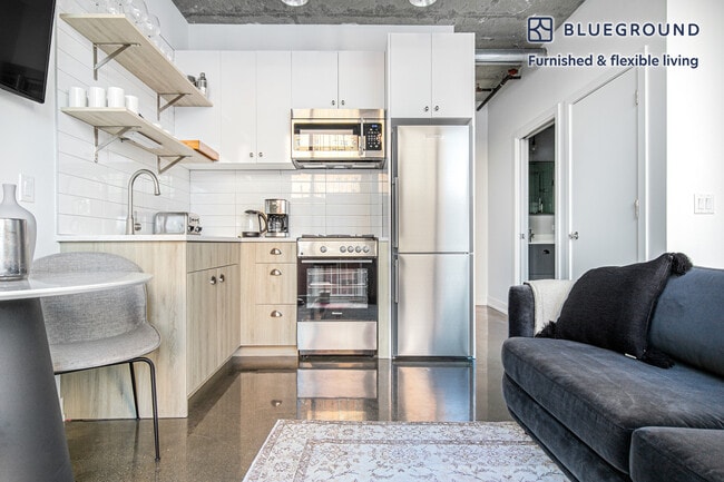 Photo - 108 W Chicago Ave Unidad FL8-ID365