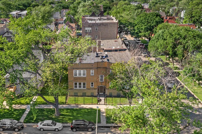 Photo - 5800 W Iowa St