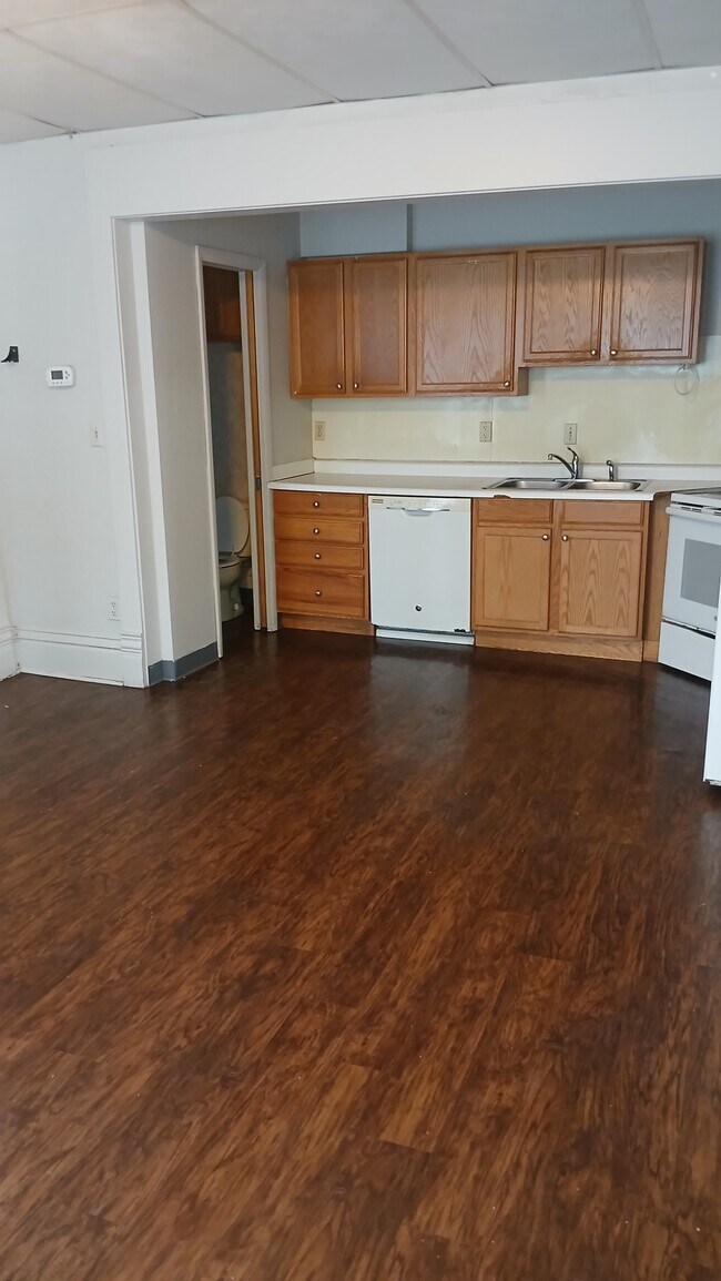 Photo - 628 N Linn St Unit #1