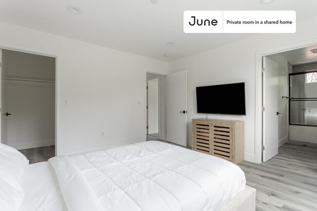 Photo - Room in Shared 4 bed/3 bath home Unidad D