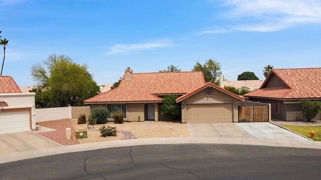 Building Photo - Oversized Lot, Mature Trees, and an Unbeatable Chandler Location