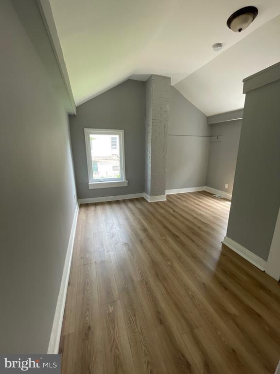 Building Photo - 530 Lamberton St