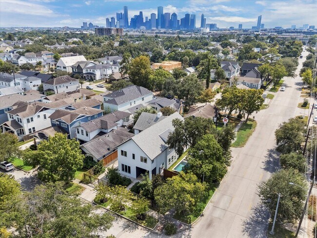 Photo - 1136 Woodland St