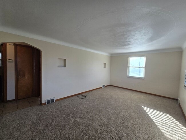 305 Longview Dr