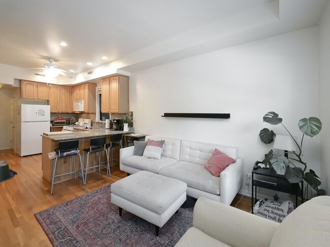 Building Photo - 2843 N Lakewood Ave Unit #2