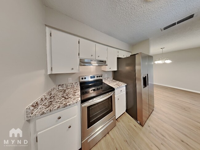 Photo - 132 E Poinsettia St