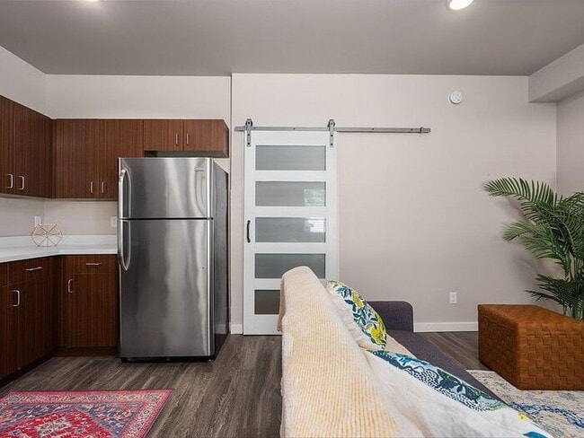 Photo - 619 E Eighth St Unit 9