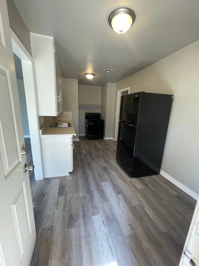Photo - 2 BED 1 BATH DUPLEX FOR LEASE