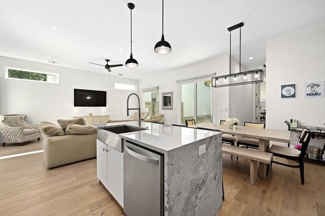 Photo - 5212 Huisache St