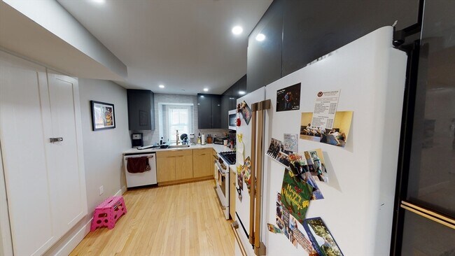 Photo - 15 Lanark Rd Unit 4