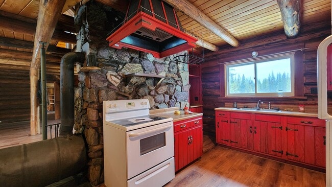 Photo - Beautiful Log Cabin in Condon