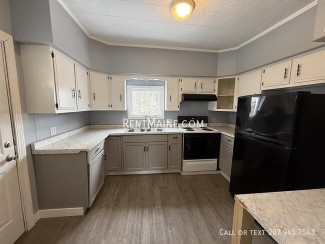 Building Photo - 120 Center St Unit 1