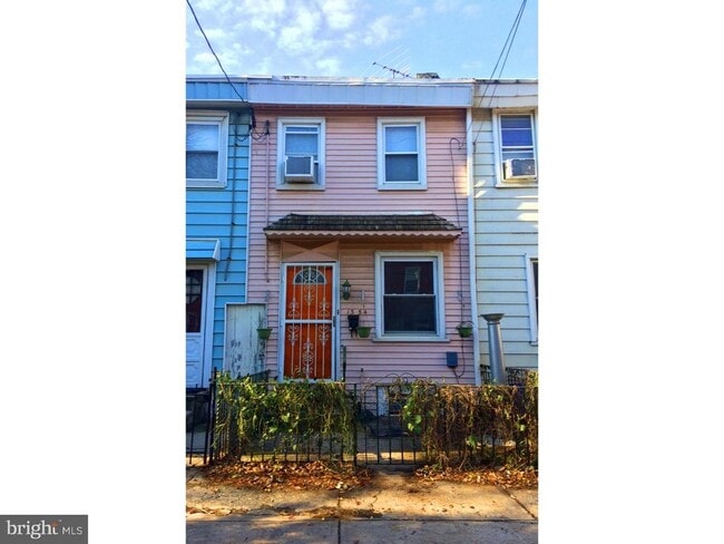 Building Photo - 1354 E Columbia Ave Rental