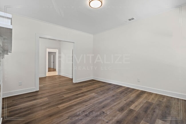 Photo - Charming 3 Bed 2 Bath Bungalow in Mobile