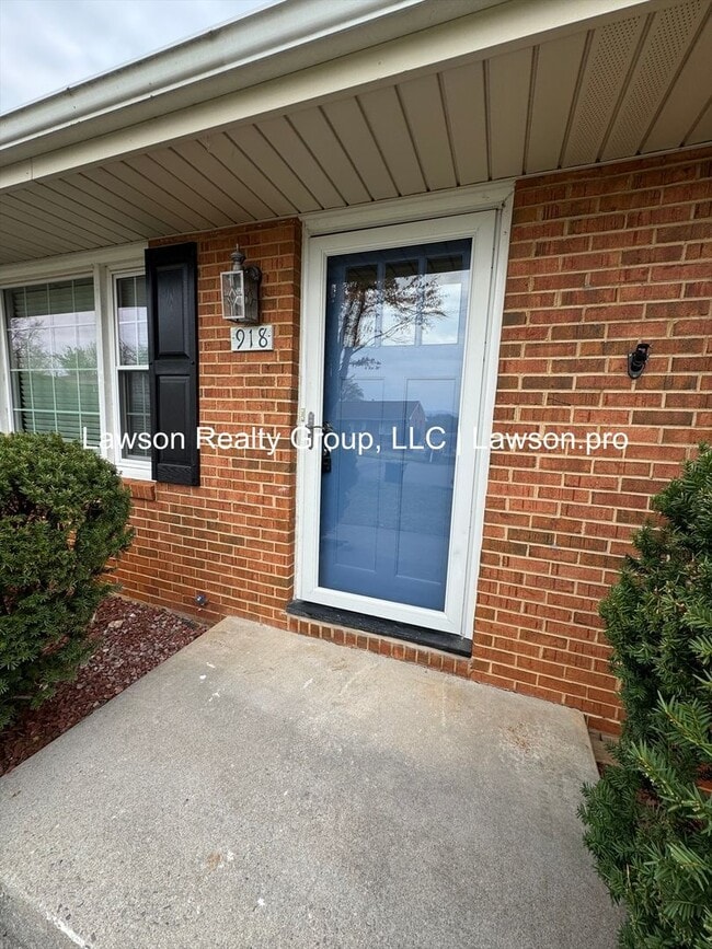 Photo - Beautiful Salem split level near the VA hospital