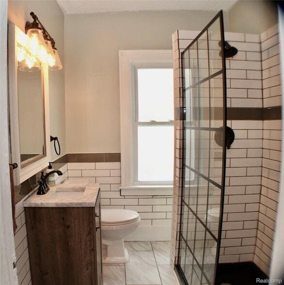 Photo - 310 College St