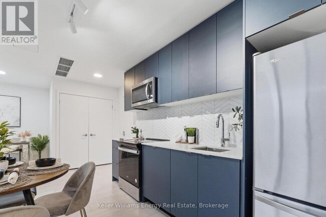 Photo - 1614 Charles St Unit 522