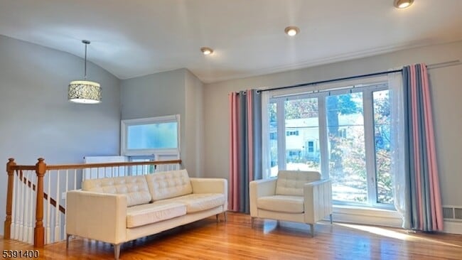 Photo - 42 Belleville Rd