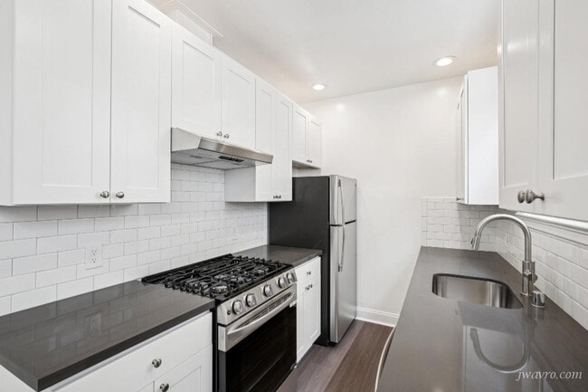 Building Photo - 27 San Juan Ave Unit 25