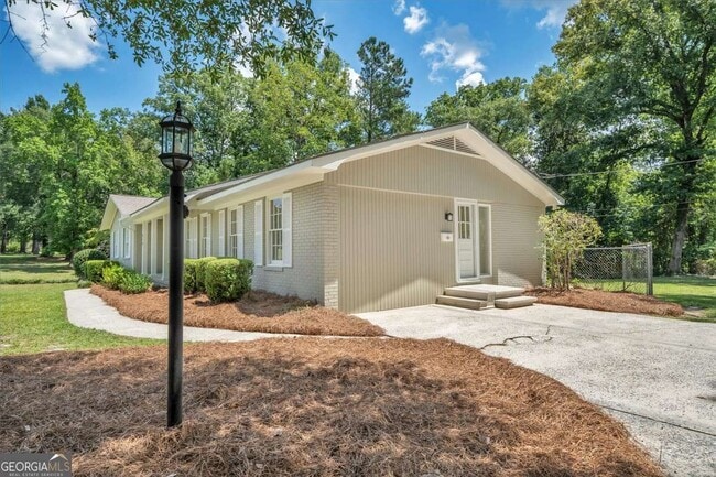 Photo - 215 Brookwood Dr