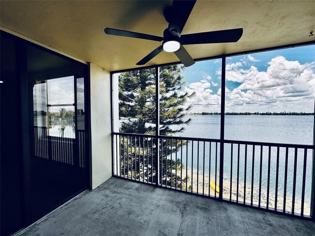 Photo - 111 Lake Emerald Dr Unidad 407