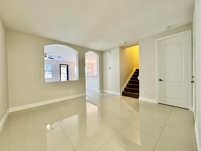 Photo - 9623 Town Parc Cir S