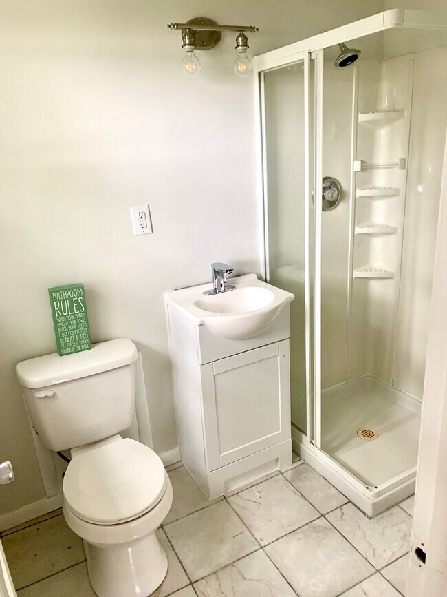 Building Photo - 9 Lafayette Rd Unit 2