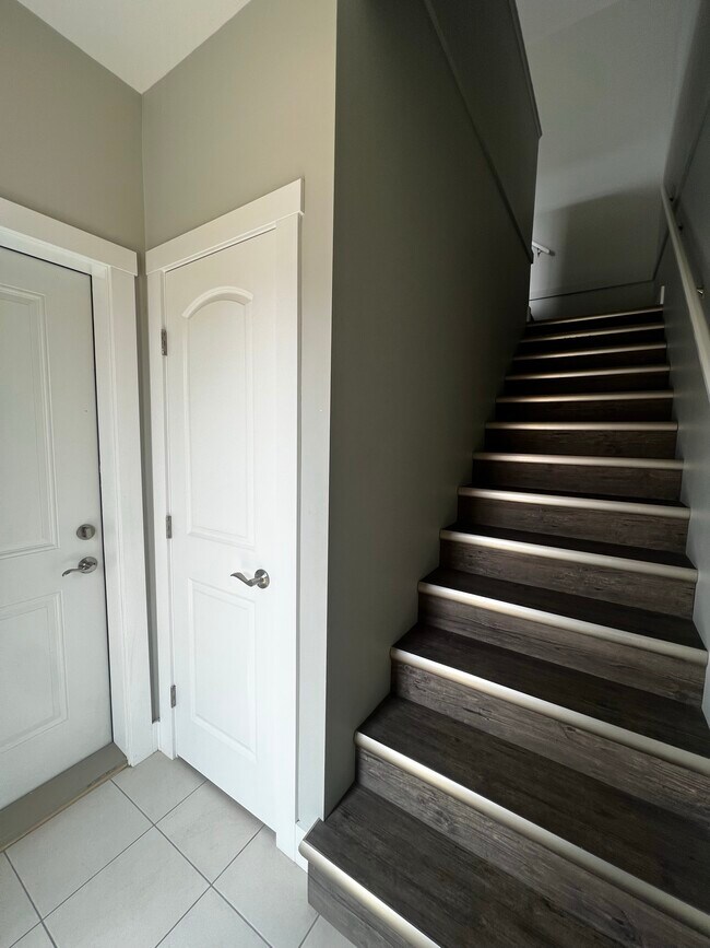 Photo - 11703-11102 102 St