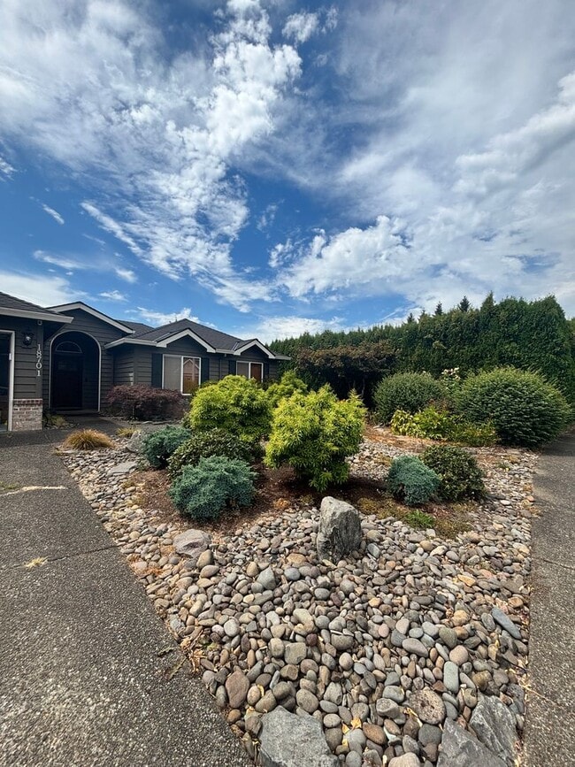 Building Photo - Spectacular Oregon City Single Level Rental