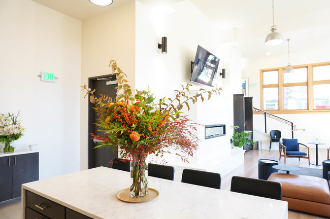 Photo - Everett Apartments
